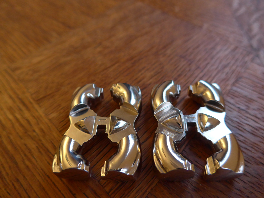 And after fiddling with it for a while, exploring the possible moves, it suddenly gave. I still do not know exactly how large the state space is. But I can consistently take it apart and put it back together. Here you also see why it is called H&H.